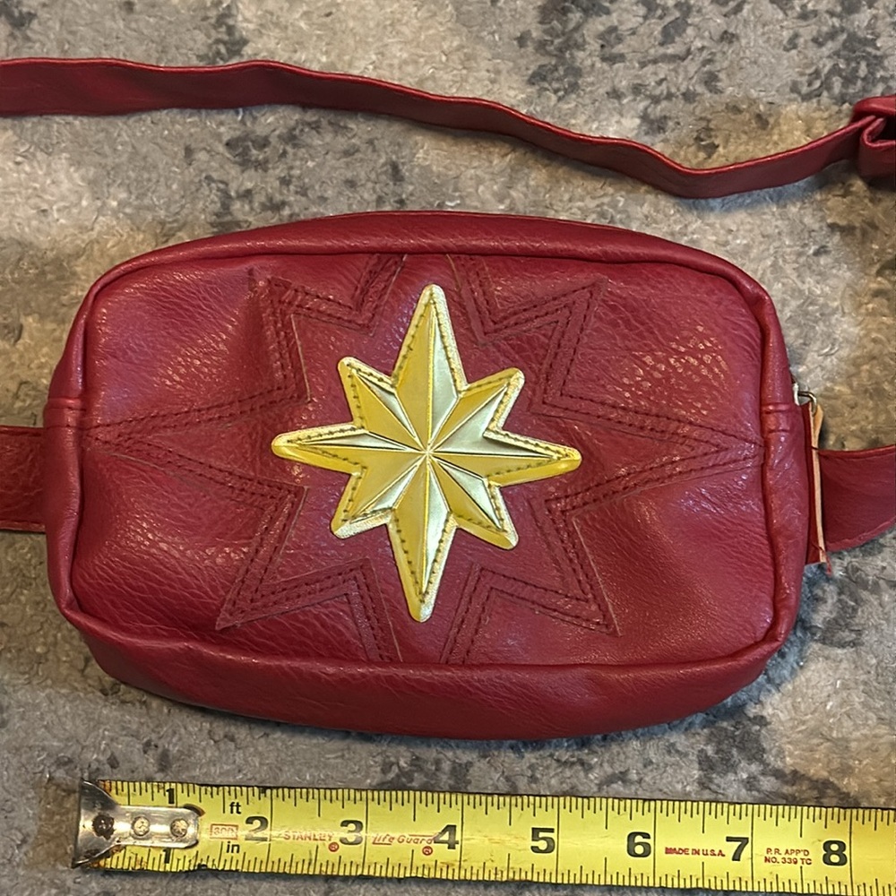 Captain marvel fanny pack - Picture 2 of 3